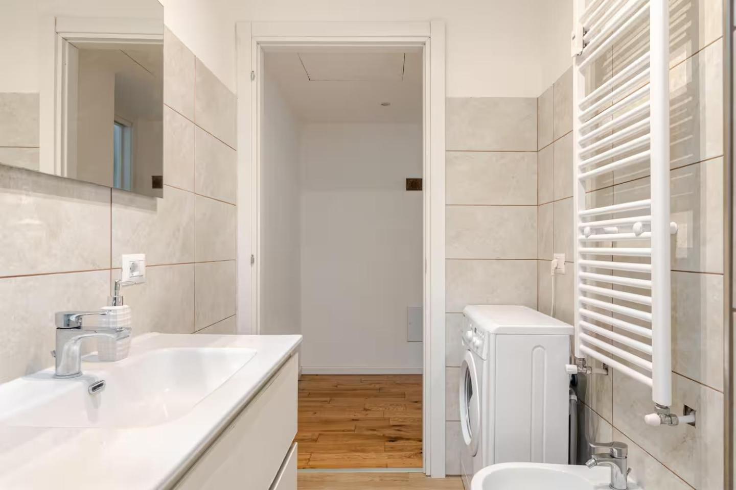 Crystal Mi With Xxl Shower Milan