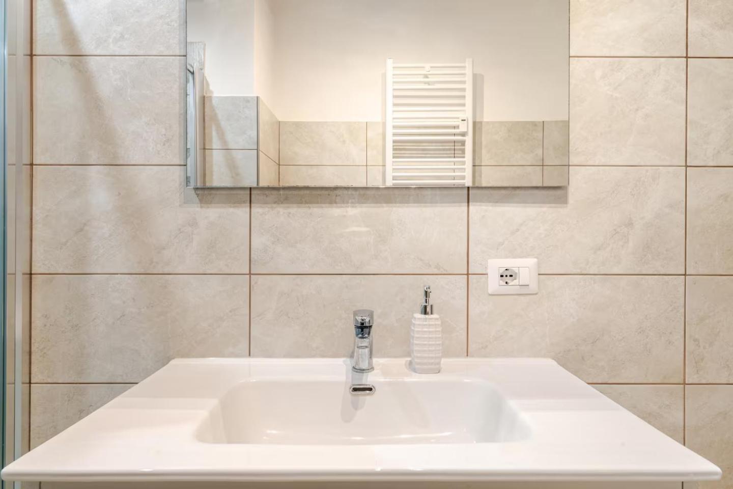 Crystal Mi With Xxl Shower * Milan